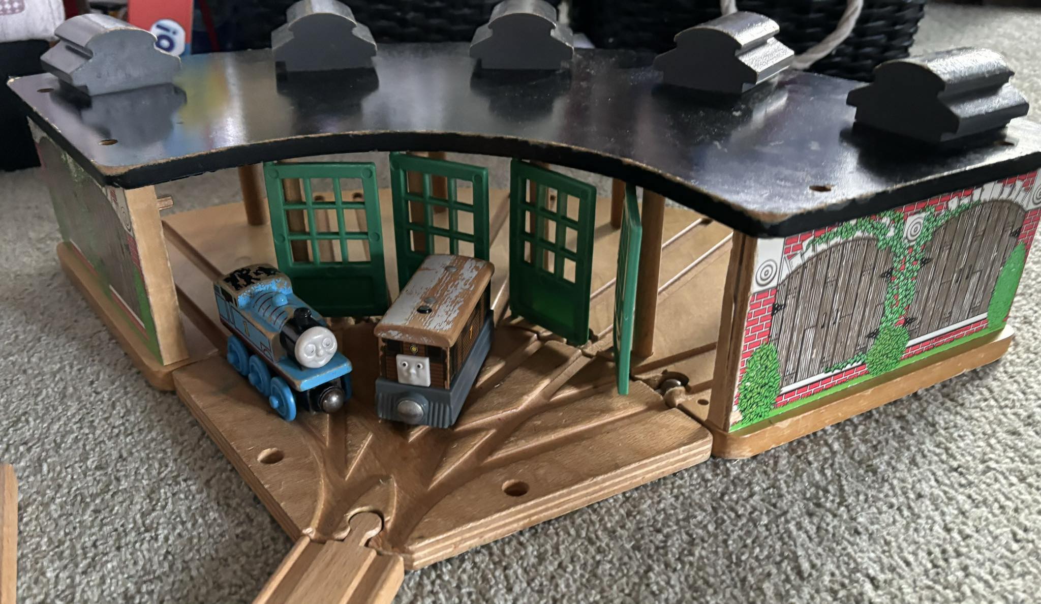 Thomas roundhouse hot sale set